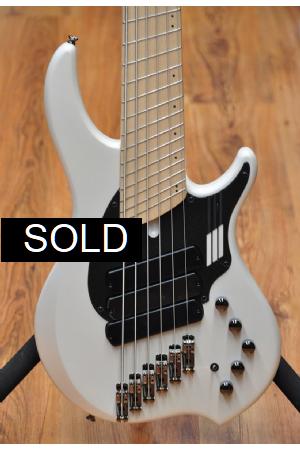 Dingwall Combustion NG3 Adam Nolly Getgood Signature 6 Ducati Pearl White Dingwall Combustion NG3 Adam Nolly Getgood Signature 6 Ducati Pearl White